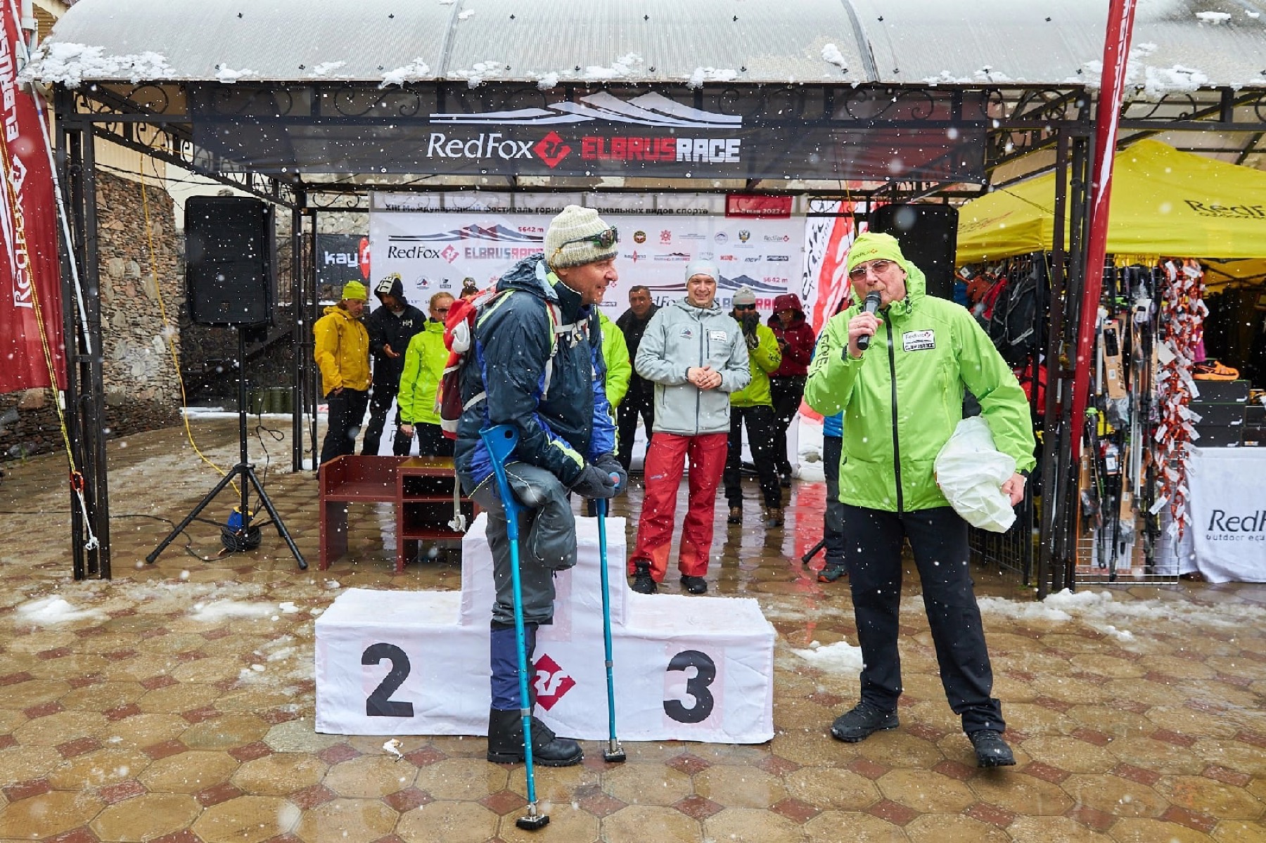 Вадим Луценко на церемонии Red Fox Elbrus Race 2022 года